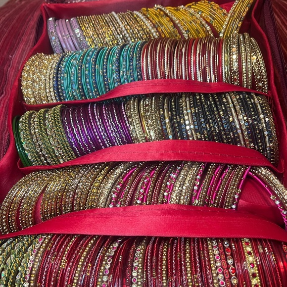 HUGE BOX OF BRACELETS 💝✨ - Picture 10 of 12